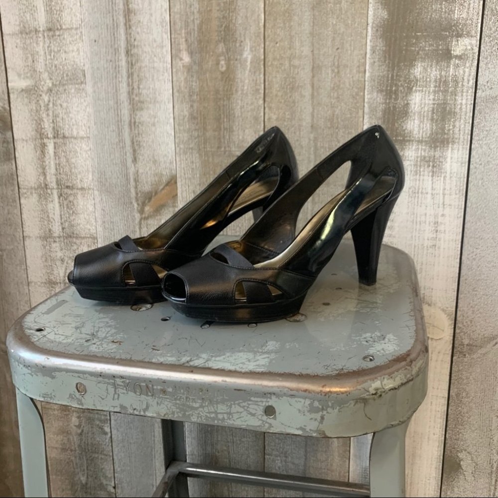 {Simply Vera} Black Pumps SZ 8.5 great condition!